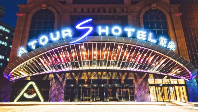 把酒店开在篮球馆里,亚朵这次又“皮”了