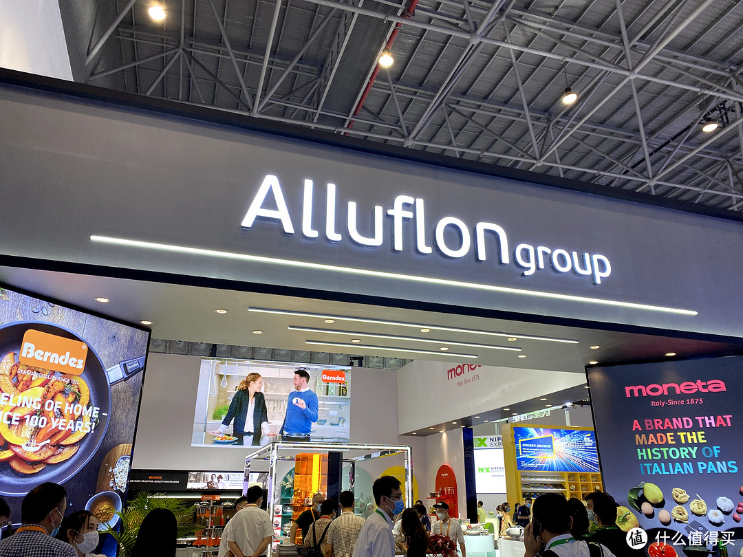 百货君带你直击消博会现场!爱仕达携手国际高端炊具品牌Berndes、Moneta亮相消博会~